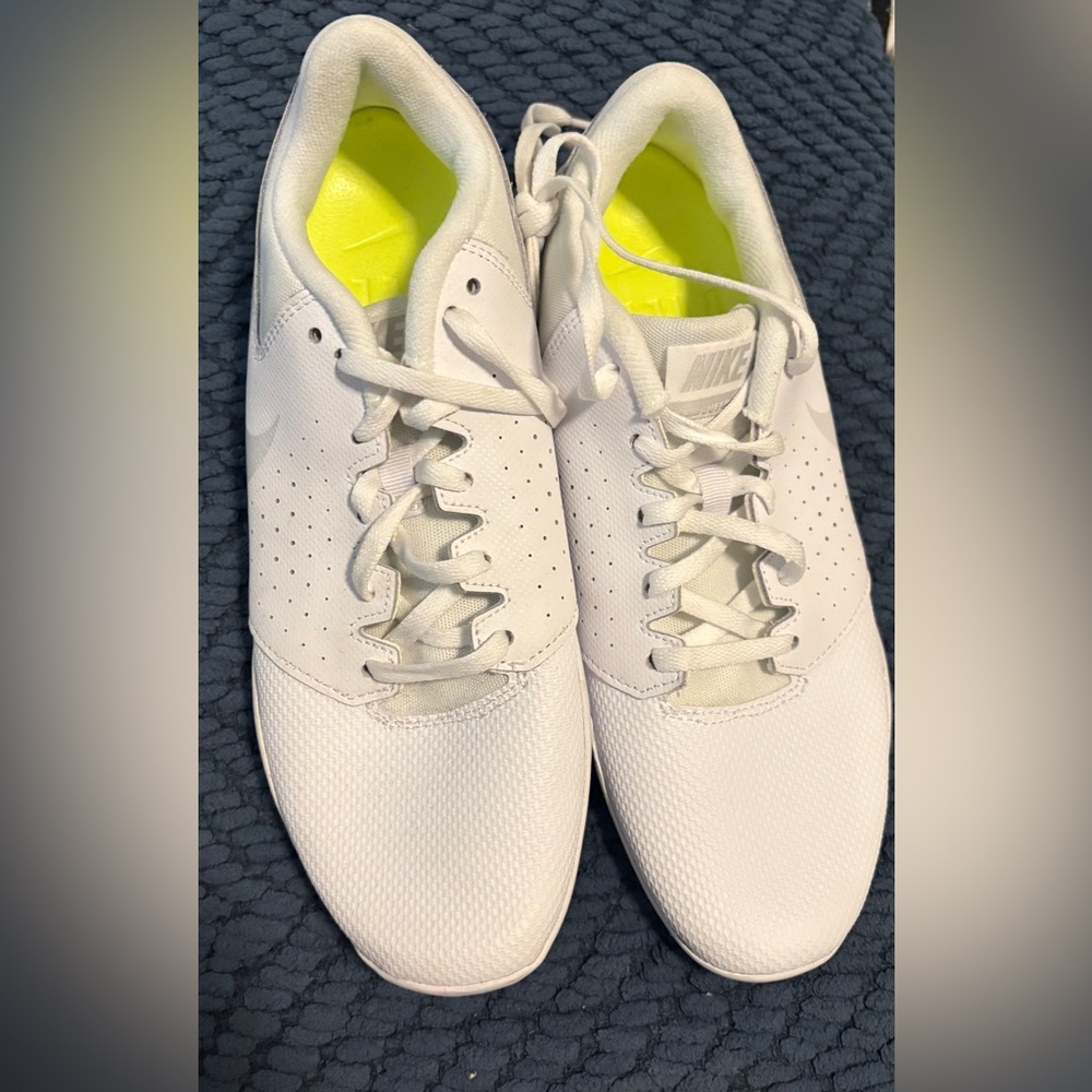 Nike sideline cheer shoes, NWOT size 9